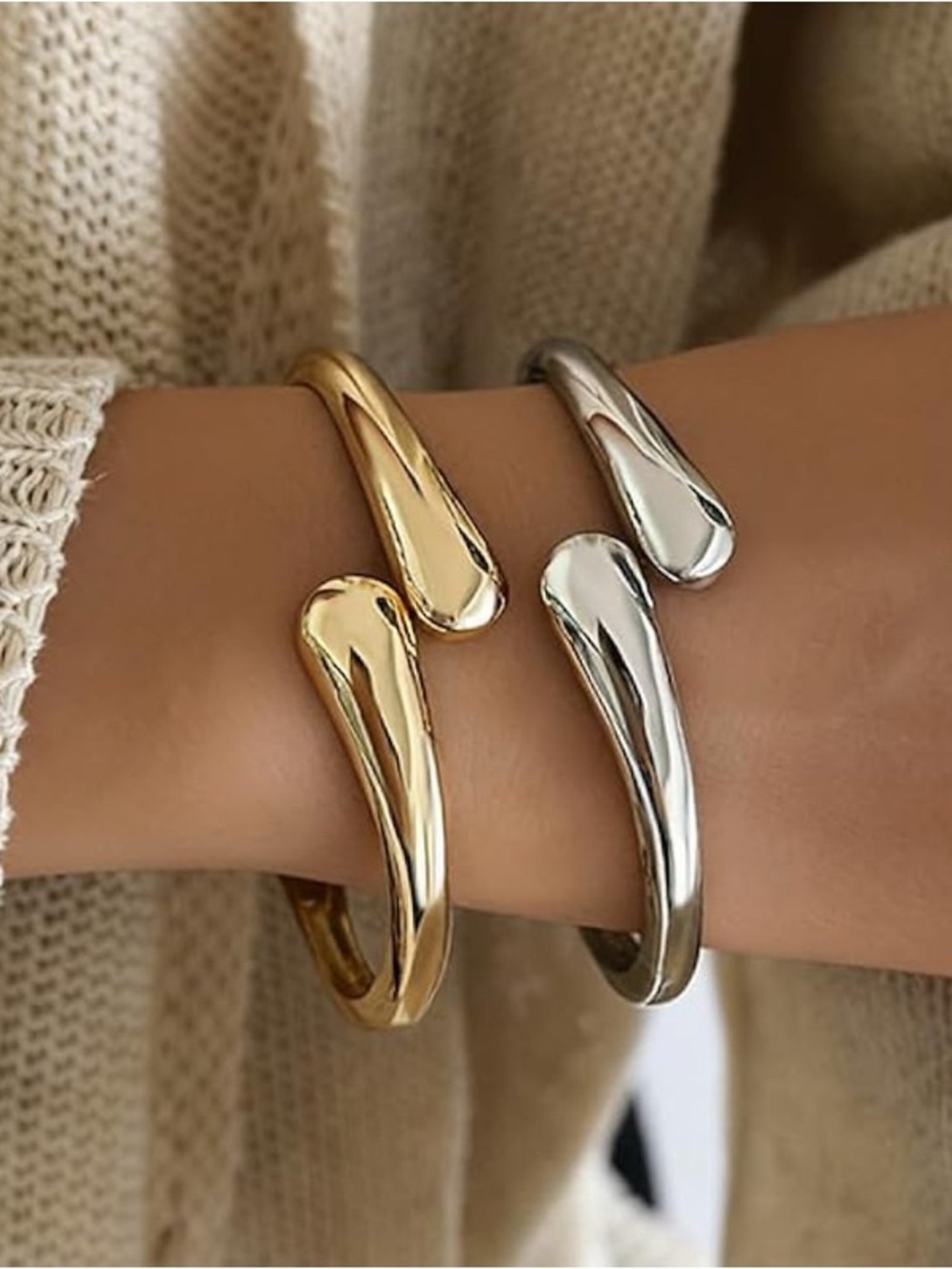 2Pcs 14K Gold Plated Sculpted Cuff Bracelet Set - Gold and Silver
